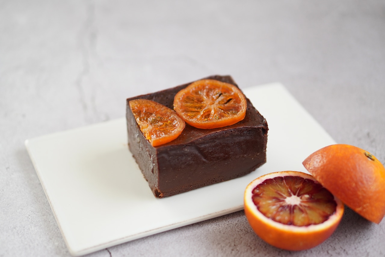 メイン画像:0枚目:数量&期間限定!宇和島産ブラッドオレンジの酒粕テリーヌショコラ ハーフ チョコレート ケーキ