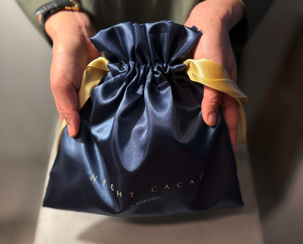 メイン画像:0枚目:【ミクチャ限定チェキ付き】Night Cacao by KOKODii 生チョコレート＜プレーン＞ オリジナル巾着セット