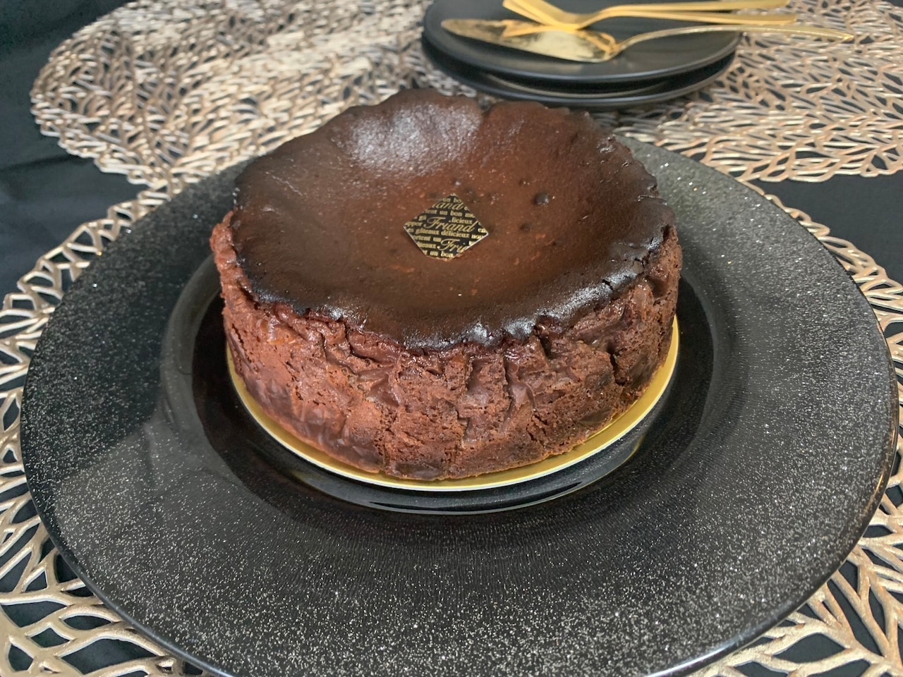 メイン画像:0枚目:バスクチーズケーキ〜プレミアムショコラ〜