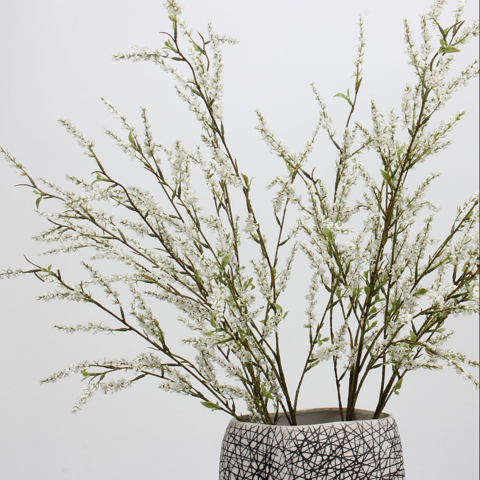 リラックスグッズ 風情ある小枝の花咲くやすらぎアレンジ