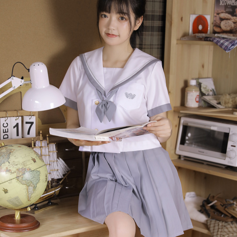 制服コスプレ 清楚系淡色セーラー服上下セット
