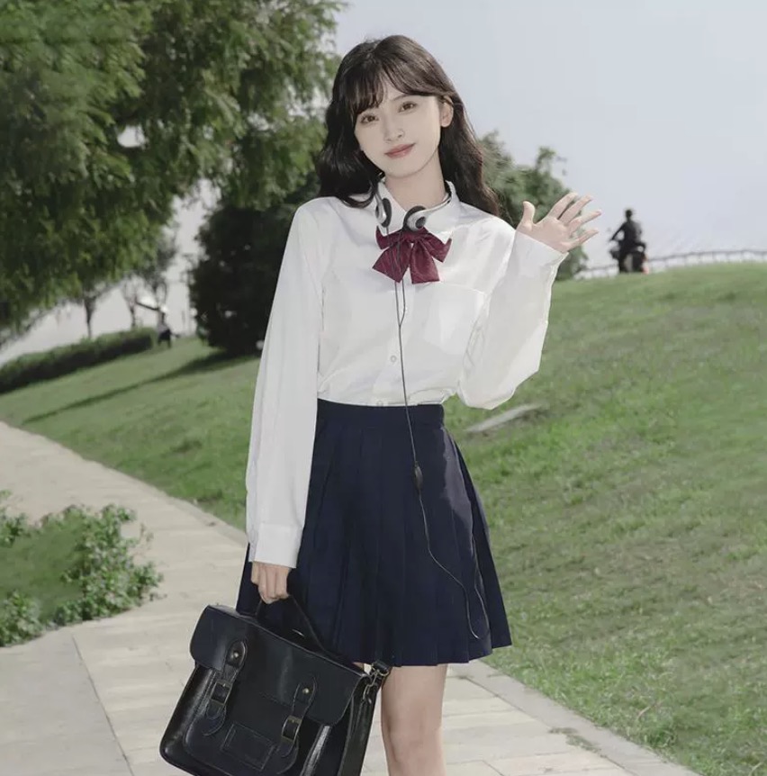 メイン画像:2枚目:制服コスプレ 清楚系白ブラウス紺プリーツスカート学生服