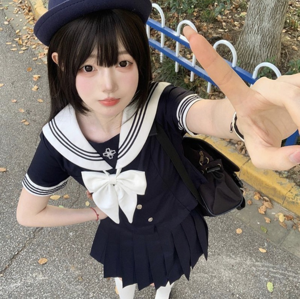 メイン画像:1枚目:伝統的白襟三本線セーラー服制服コスプレ