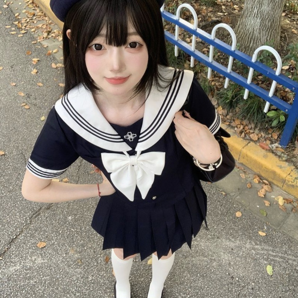 メイン画像:2枚目:伝統的白襟三本線セーラー服制服コスプレ