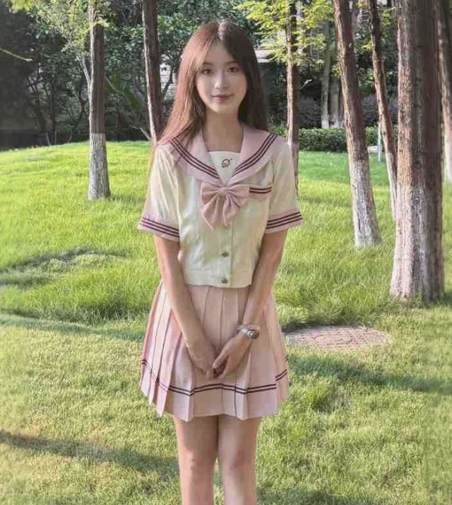 メイン画像:2枚目:制服コスプレ 清楚系セーラー服上下セット