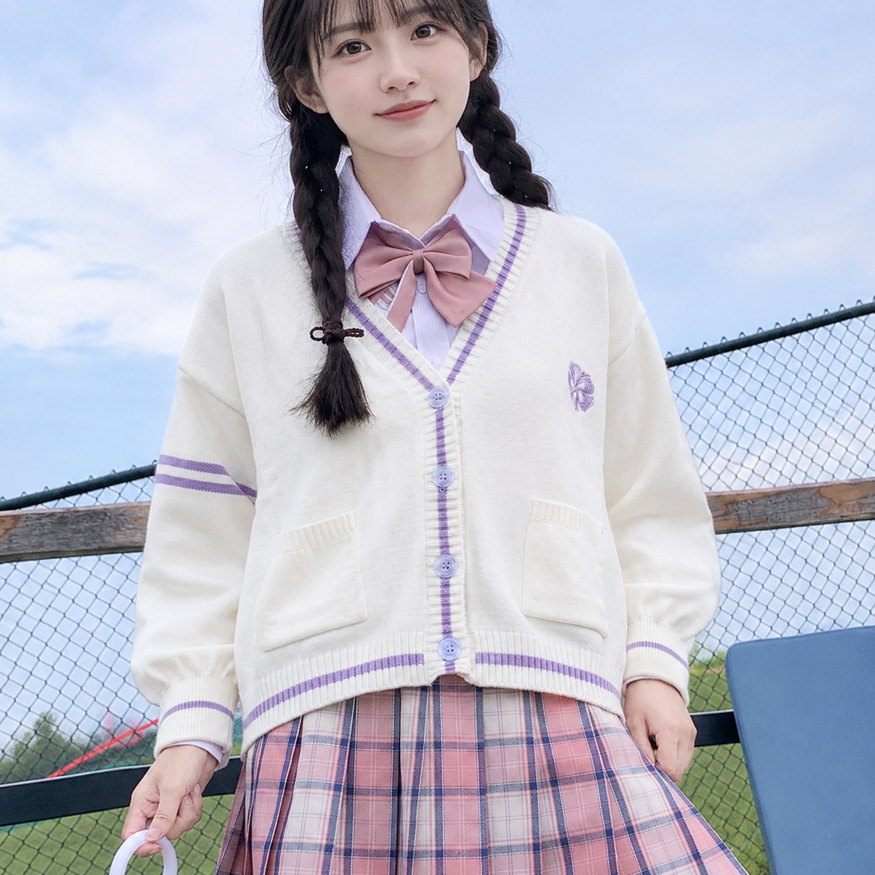 メイン画像:0枚目:制服コスプレ 清楚系学園風のワンポイント刺繍付きカーディガン