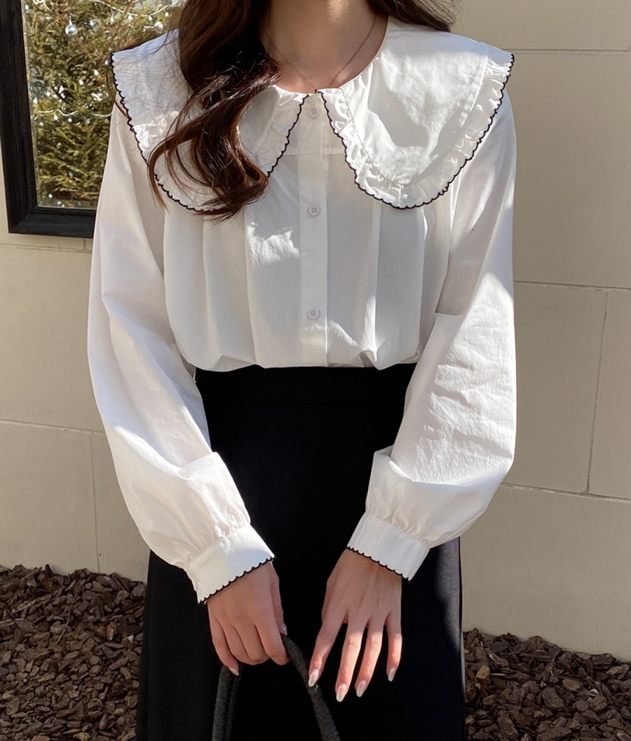 トップス 大きな襟が特徴的なフェミニンブラウス