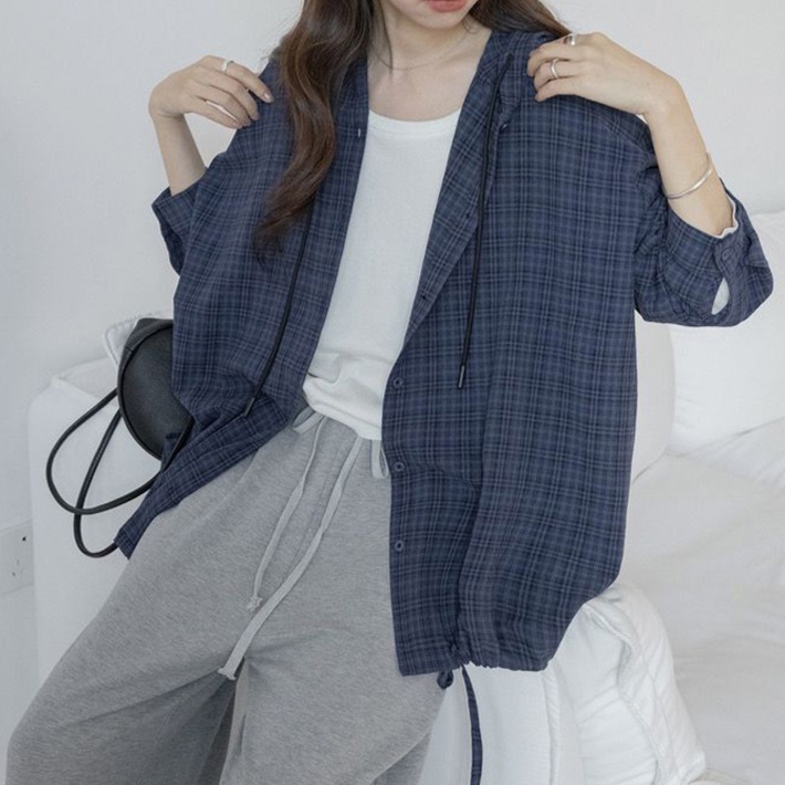 体型カバー ゆったりフード付きチェックシャツジャケット