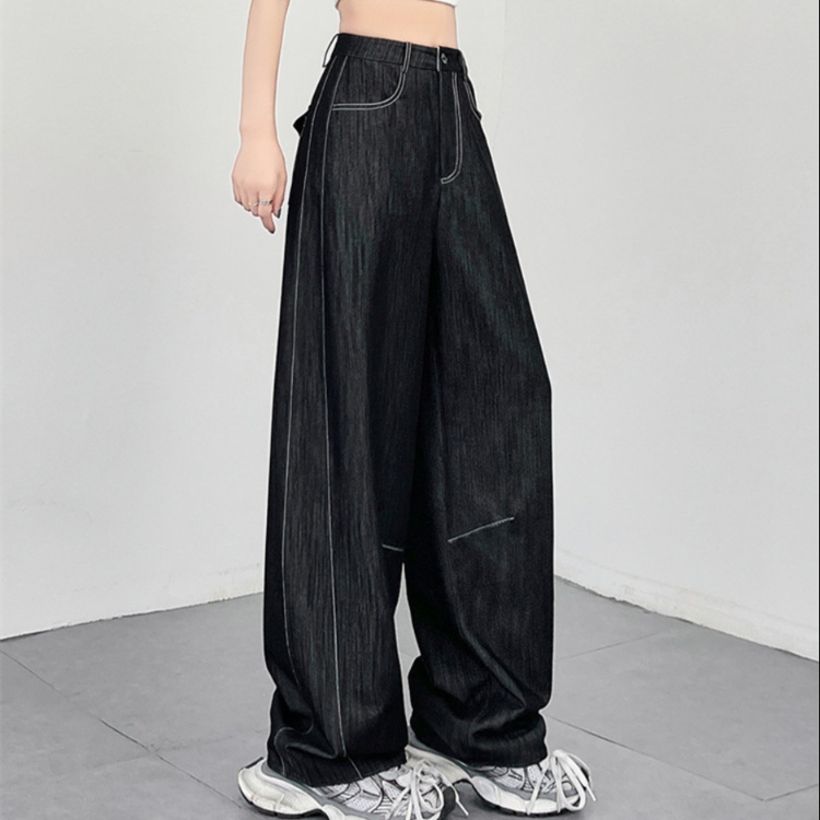 白ステッチ入り超ゆったり体型カバーデニムパンツ