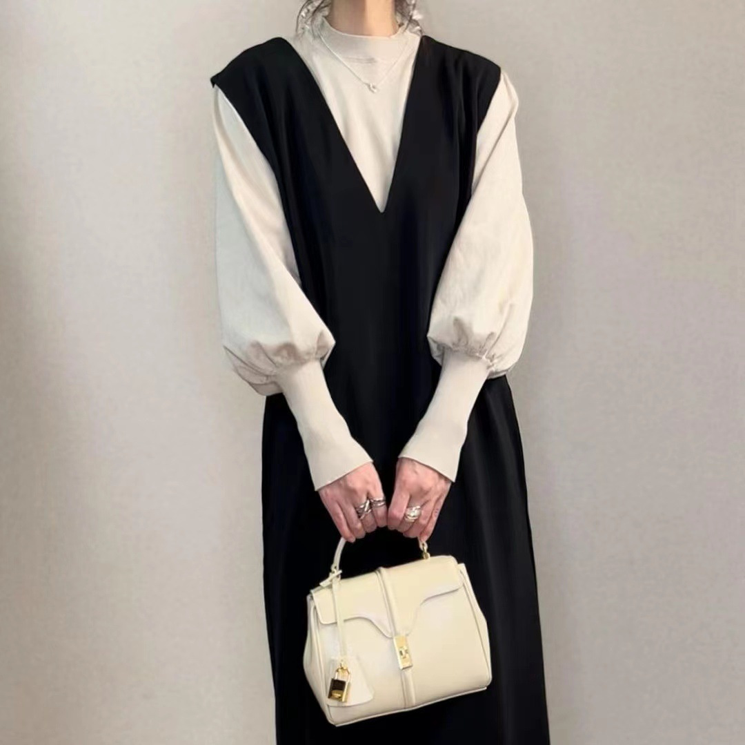 オールインワンコーデ 深Vネック切替キャミサロペット