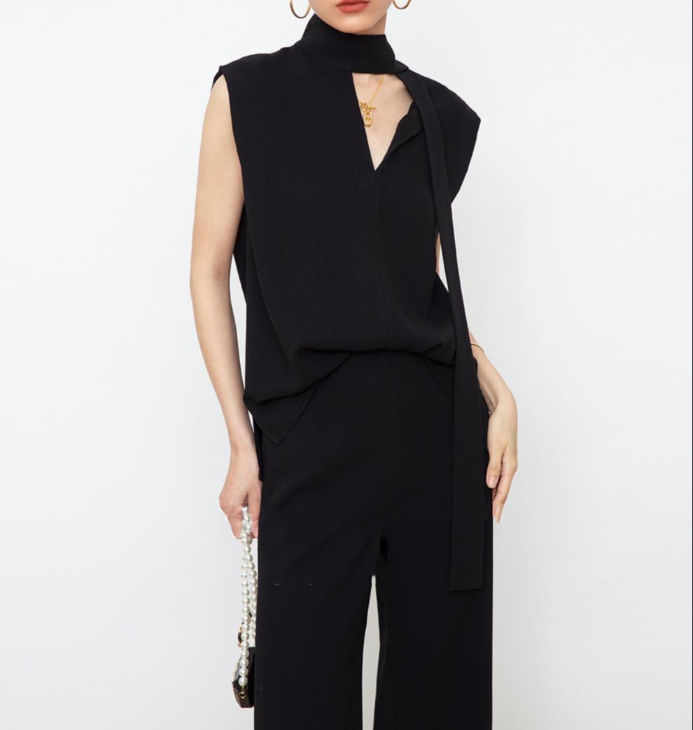 優雅なノースリーブセットアップ