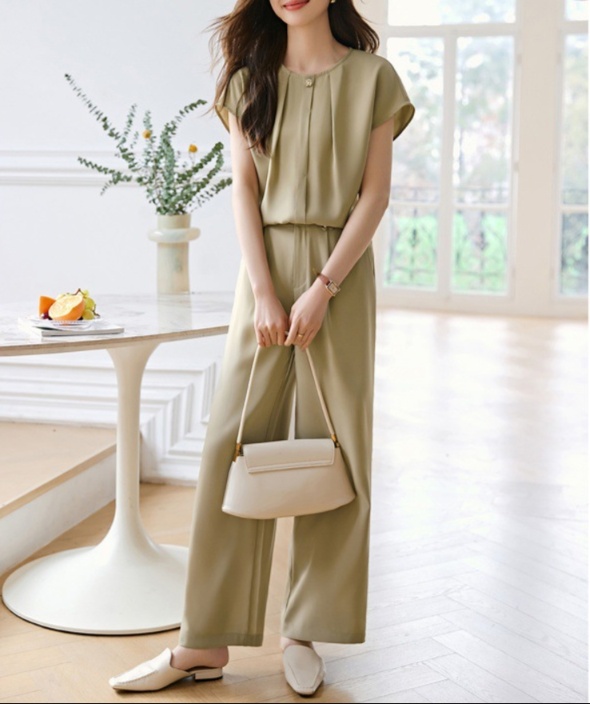 上品プリーツデザイン ゆったりセットアップ