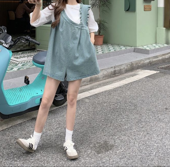 非表示(テイスト違い) オールインワンコーデ フリルデザイン ゆったりサロペット