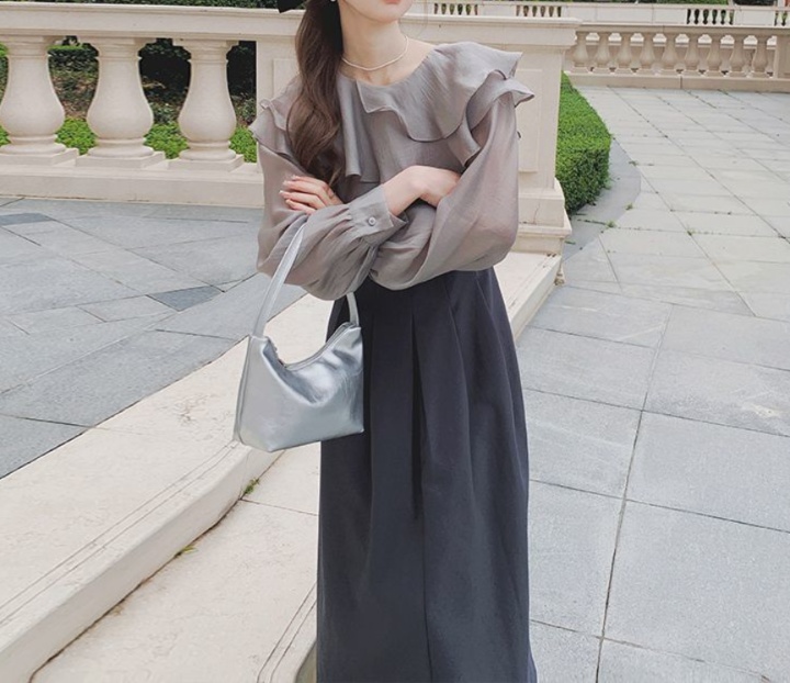 オールインワンコーデ 優雅なひらひらブラウス付きサロペット