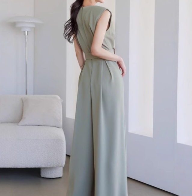 オールインワンコーデ 上品スリット入りロングワンピース