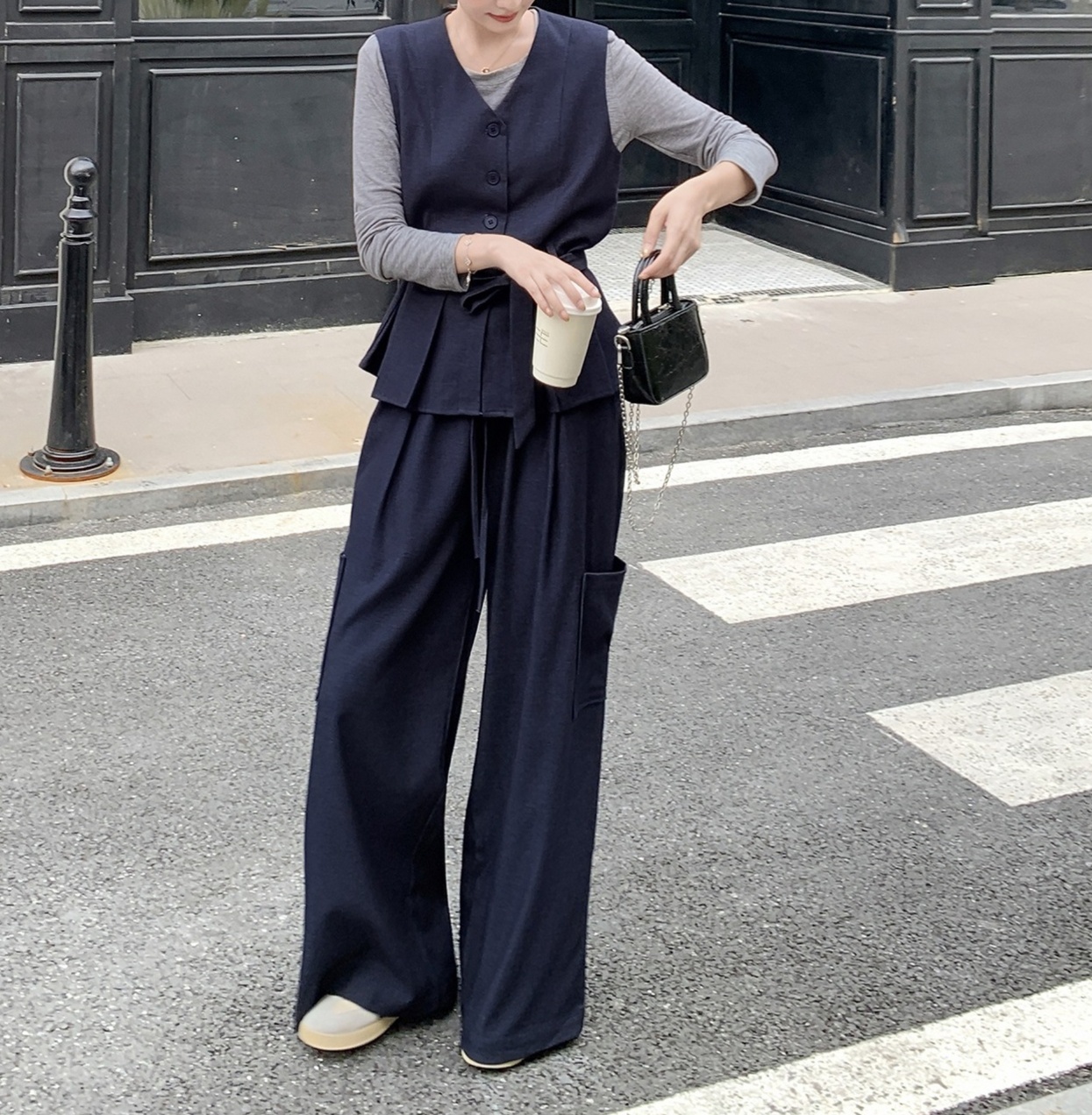 オールインワンコーデ リボン付きベスト風パンツセットアップ