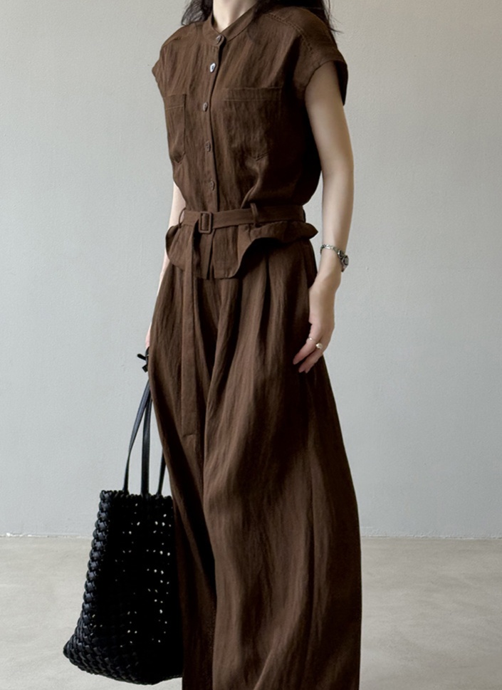 サロペットにベルトを使う魅法 - シルエット激変の着こなし術