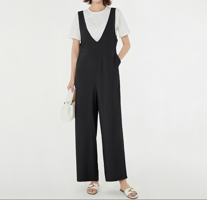 サロペットが人気!2024年トレンドデザインと似合う体型&コーデ術