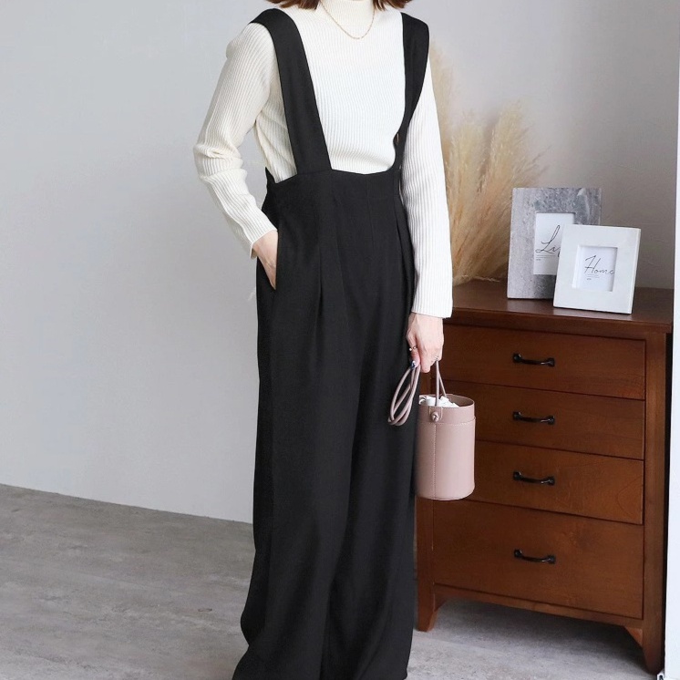 オールインワンコーデ ゆったりシルエットサスペンダー付き丈長パンツ
