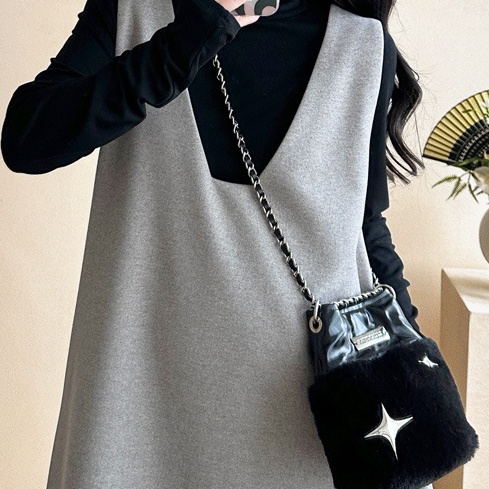 オールインワンコーデ ゆったりシルエット ジャンパースカート