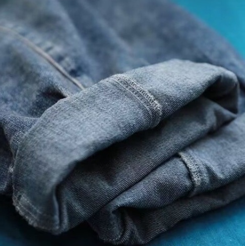 オールインワンコーデ ゆったりシルエットデニムサロペット