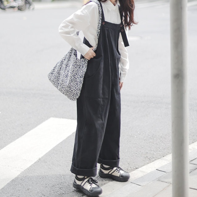 オールインワンコーデ ゆったりシルエットのデニムサロペット