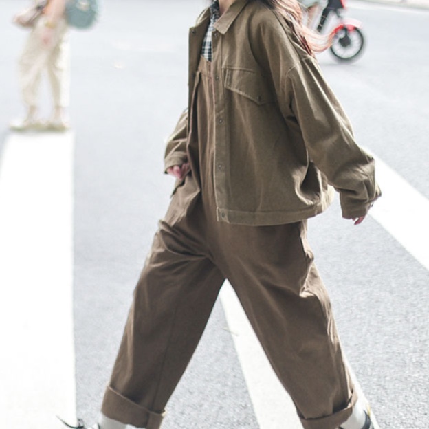 オールインワンコーデ ゆったりシルエットのデニムサロペット