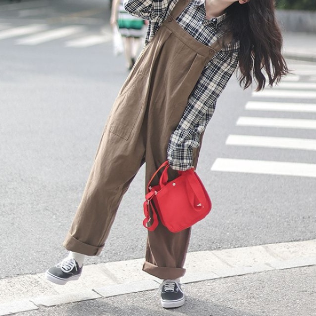 オールインワンコーデ ゆったりシルエットのデニムサロペット