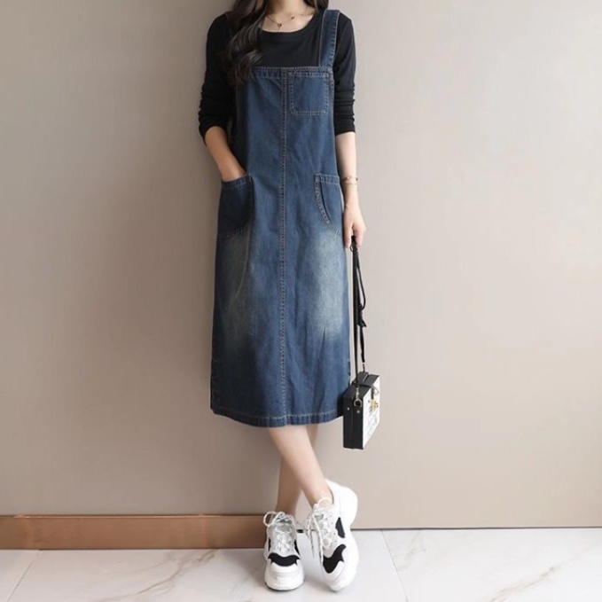 オールインワンコーデ 大人カジュアルなゆったりロング丈デニムサロペット