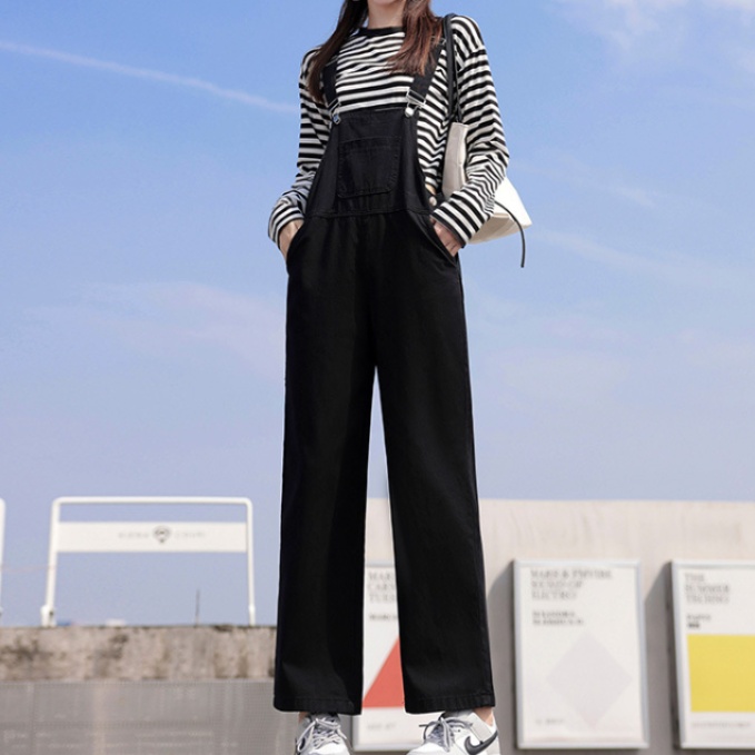 オールインワンコーデ ゆったりシルエット白デニムサロペット