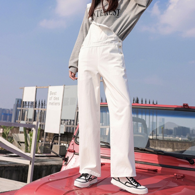 オールインワンコーデ ゆったりシルエット白デニムサロペット