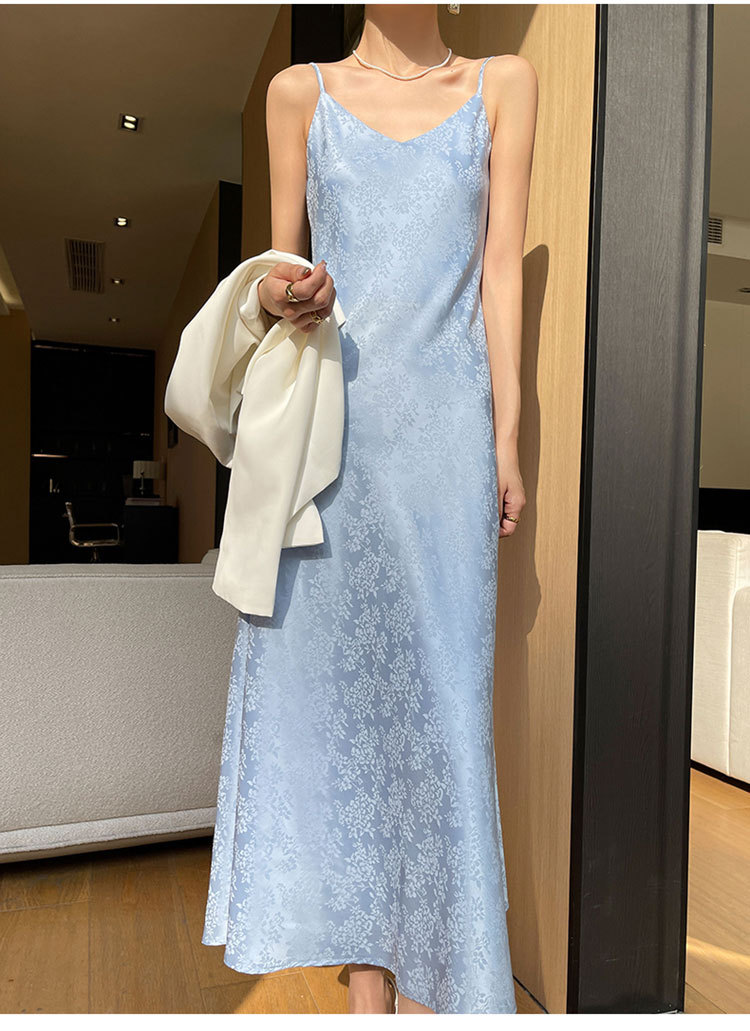 オールインワンコーデ 艶やかシルエット キャミワンピース