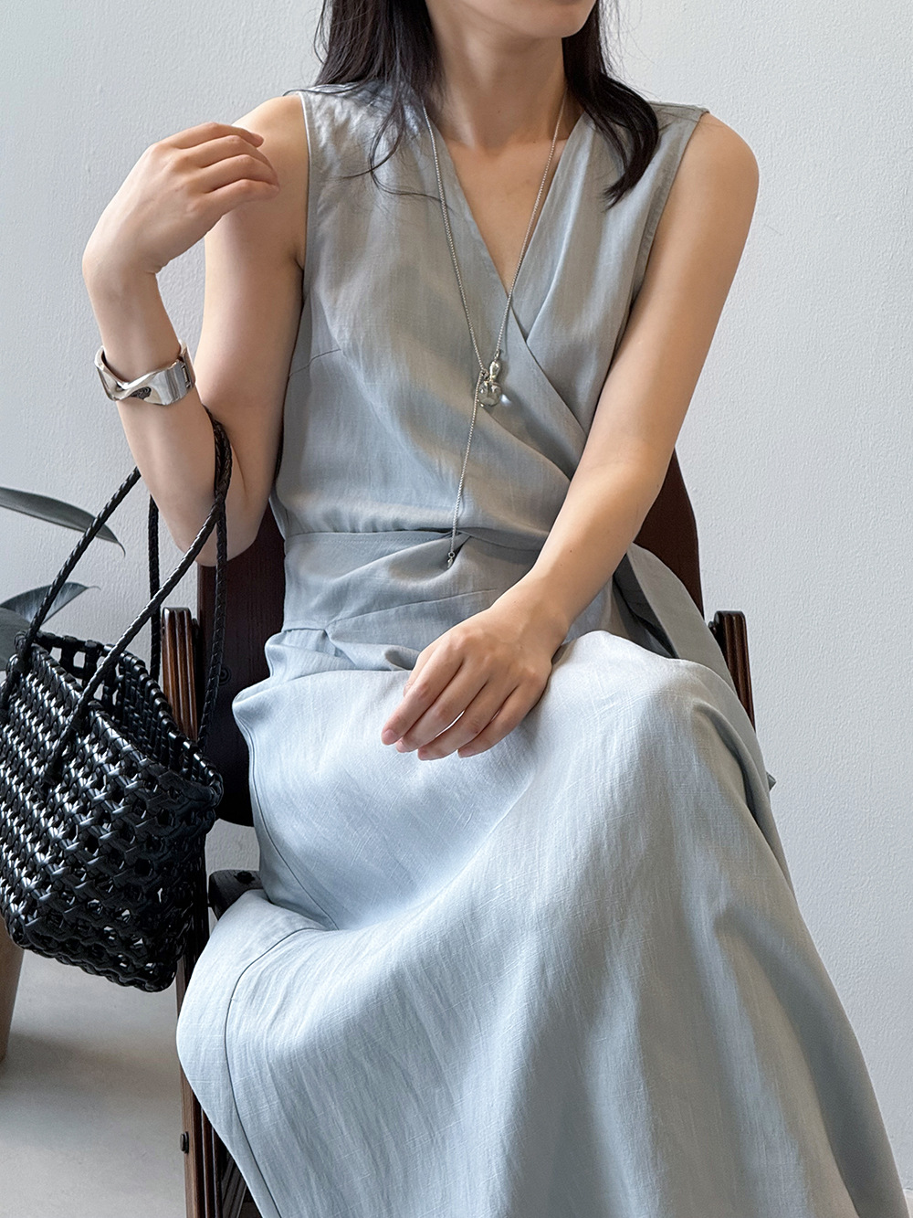 夏のオフィスが快適に♪大人のオールインワンコーデ着こなし術