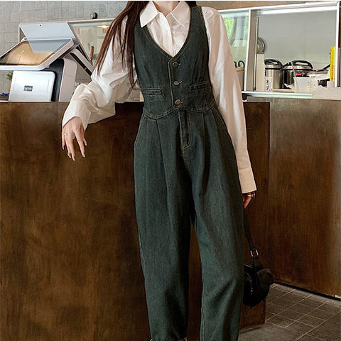 オールインワンコーデ 大人カジュアル深緑デニムサロペット