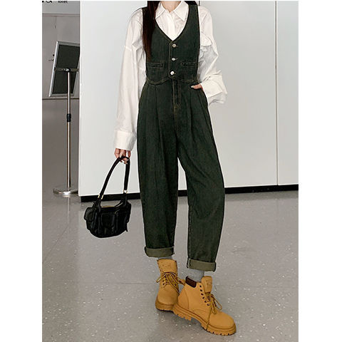 オールインワンコーデ 大人カジュアル深緑デニムサロペット
