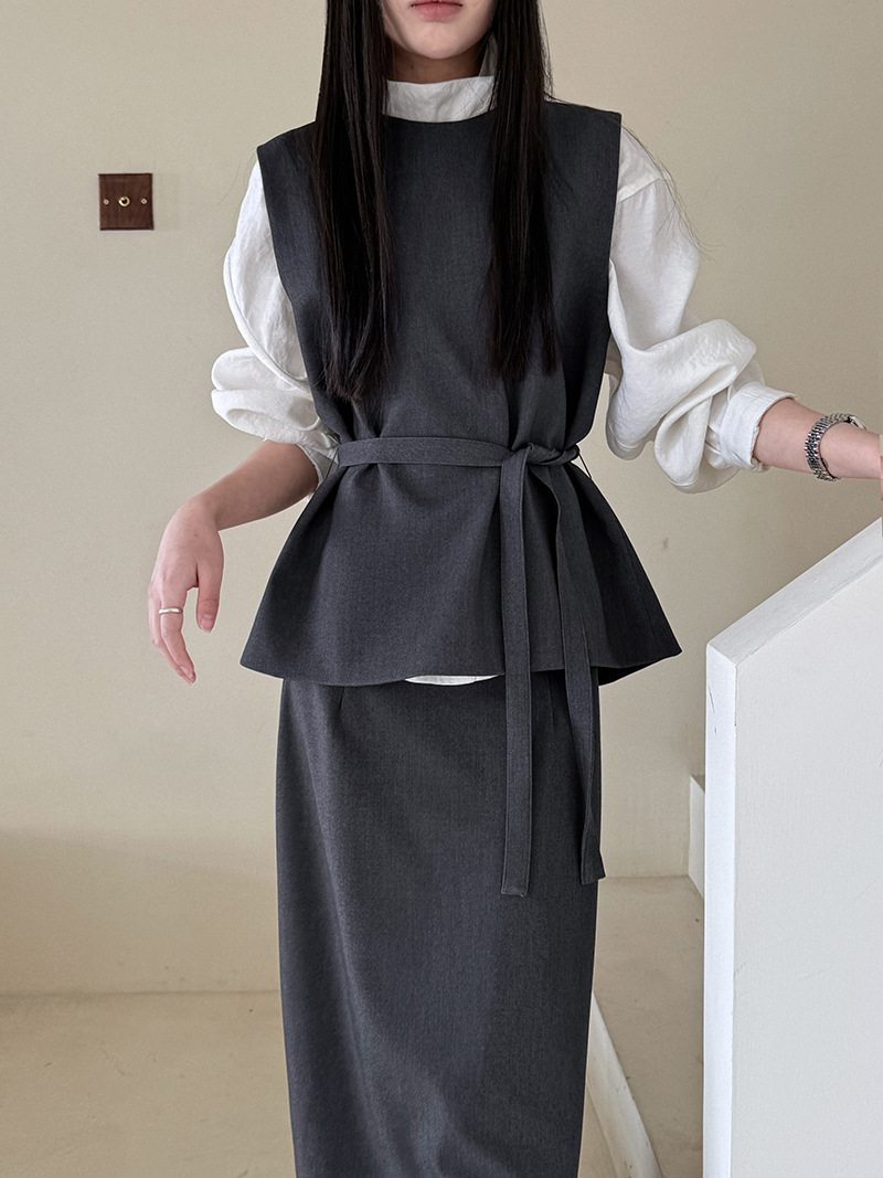 ベルト付きベスト重ね着風きれいめセットアップ