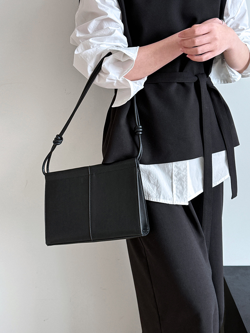 ベルト付きベスト重ね着風きれいめセットアップ