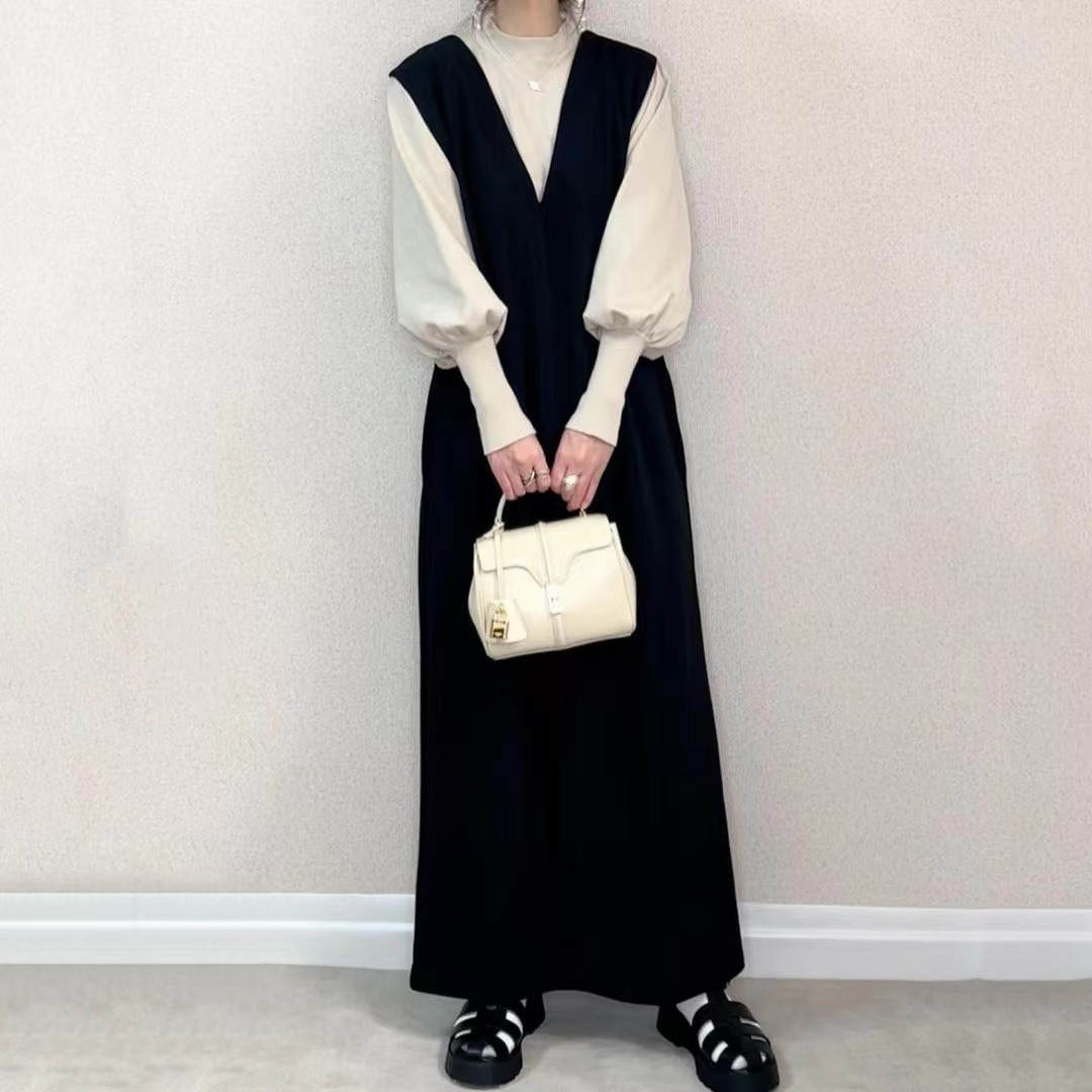 オールインワンコーデ 深Vネック切替キャミサロペット