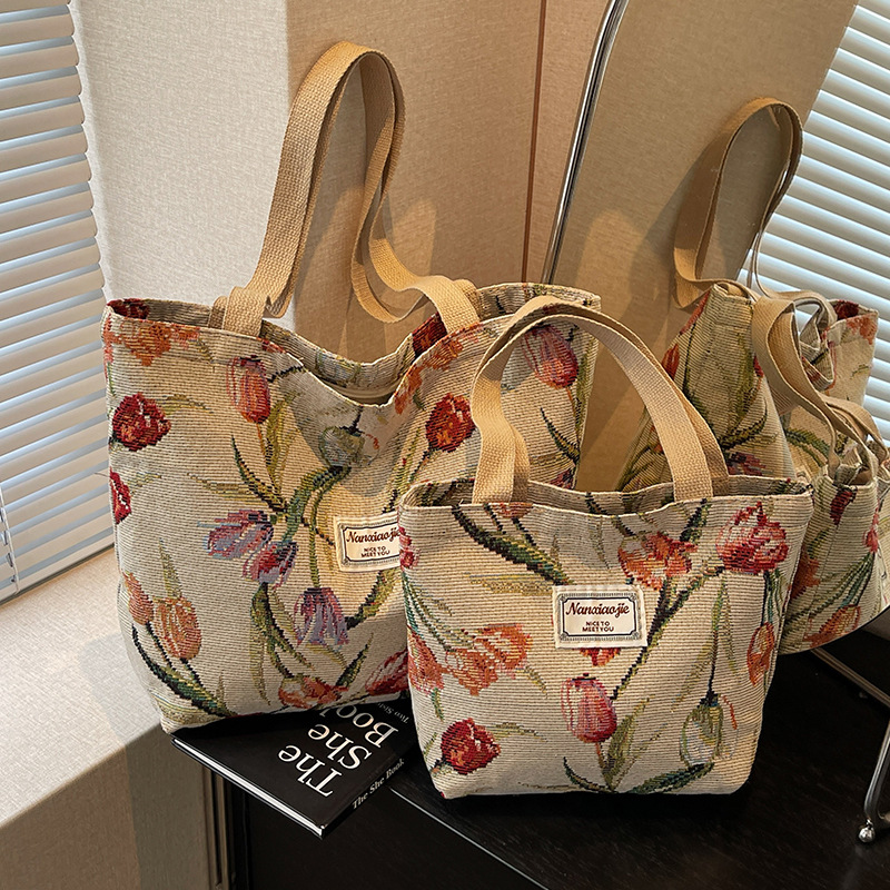 花柄ファッション 華やかな刺繍花柄トートバッグ