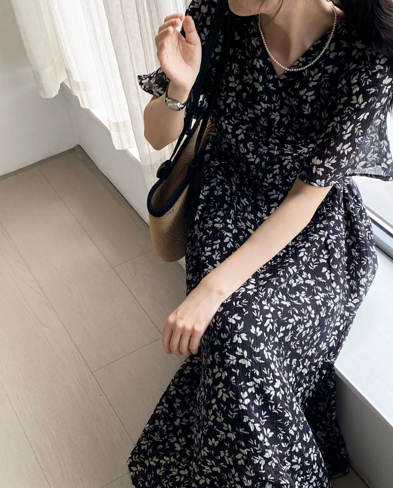 Vネック花柄ティードレス