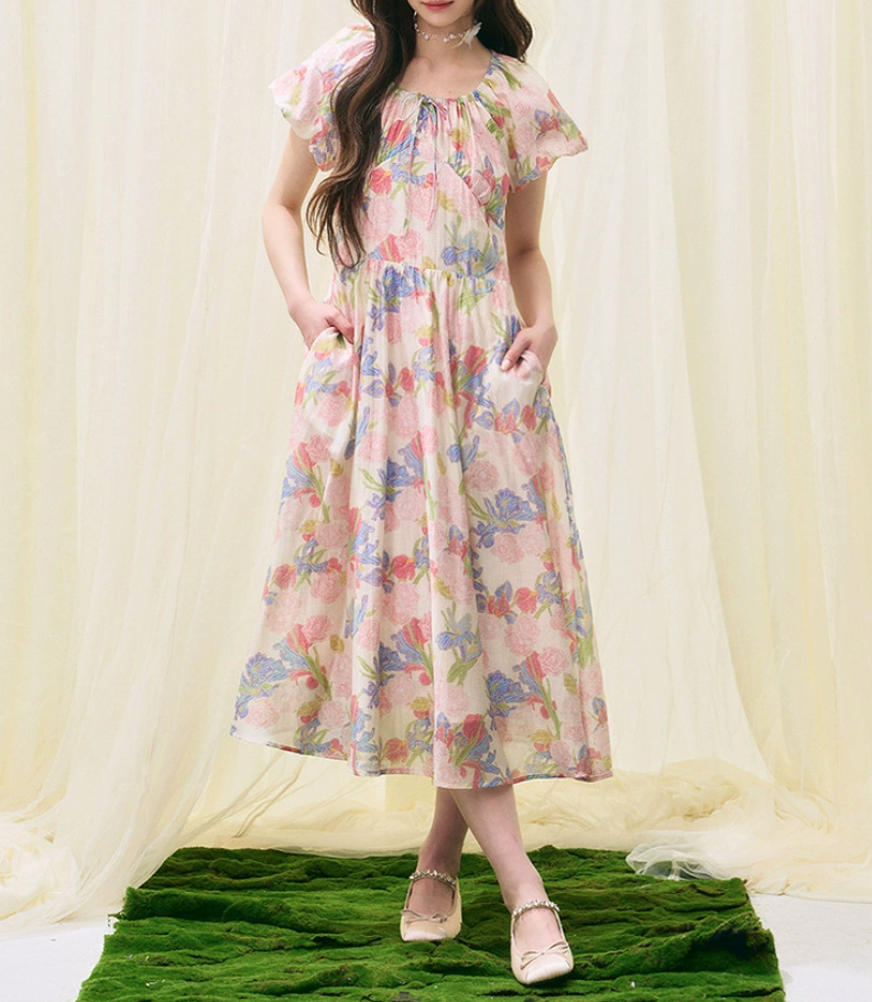 やわらか油絵タッチの花柄ワンピ