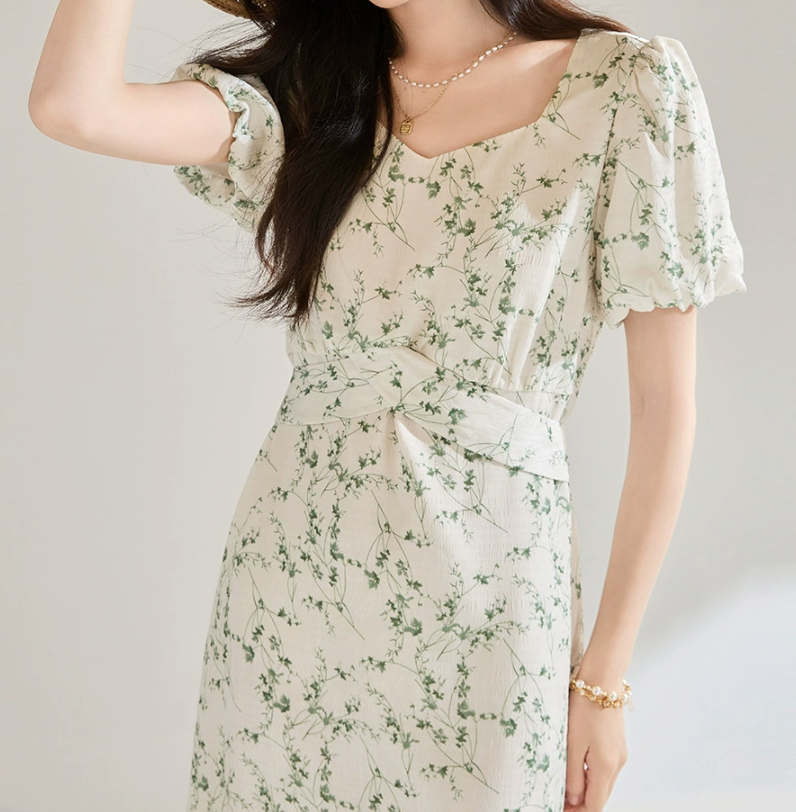 グリーンフラワーの清楚ワンピ