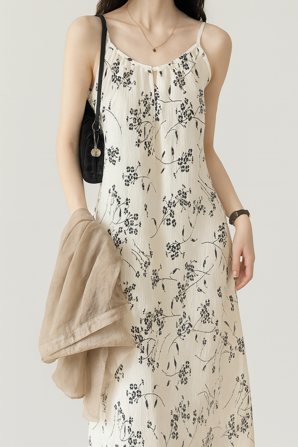 花柄ワンピースに羽織るもの、何が正解？30代・40代の大人コーデ術