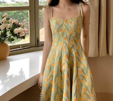 非表示(値段) 花柄ファッション 清楚な印象の花咲くチューリップ柄ワンピース