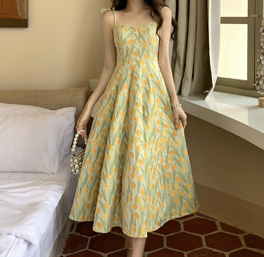 非表示(値段) 花柄ファッション 清楚な印象の花咲くチューリップ柄ワンピース