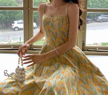 非表示(値段)　花柄ファッション 清楚な印象の花咲くチューリップ柄ワンピース