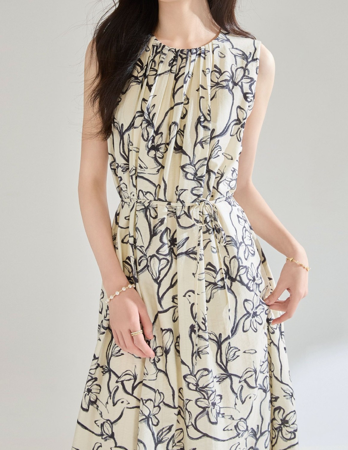 花柄ファッション 優美な線描き花柄 ゆったりワンピース