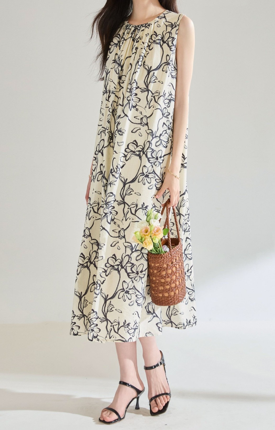 花柄ファッション 優美な線描き花柄 ゆったりワンピース