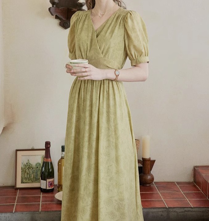 花柄ワンピース オフィスで失敗しない選び方｜30代40代向けコーデ術