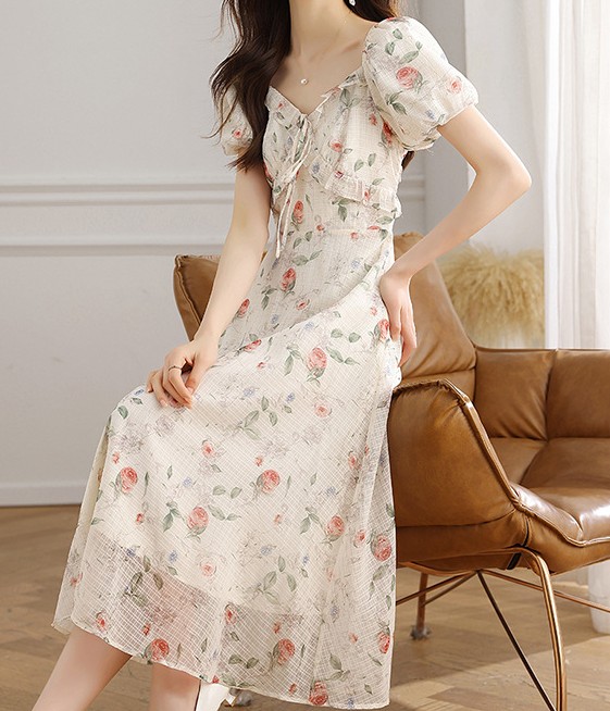 花柄ファッション 優美な薔薇模様 ふんわり袖ワンピース